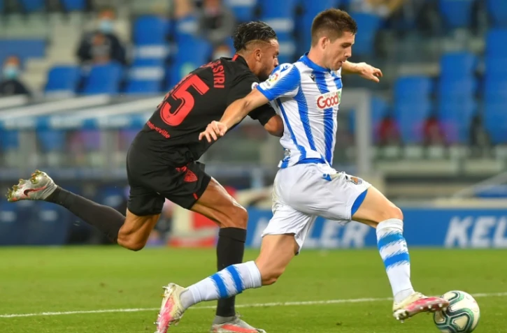 Igor Zubeldia, de la Real Sociedad, ballon au pied contre Séville en Championnat d'Espagne le 16 juillet 2020 à Saint-Sébastien