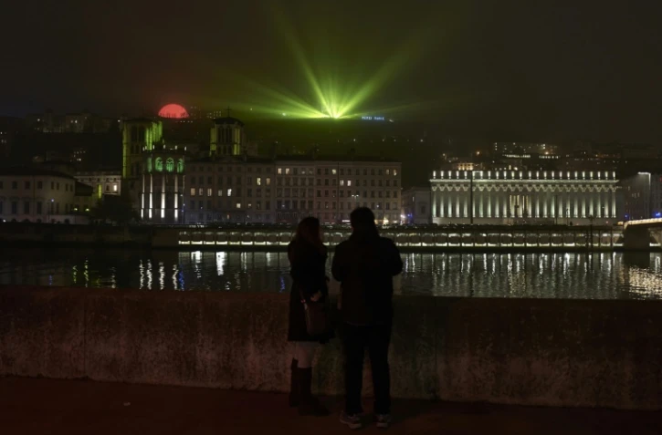 Le palais de justice et la cathédrale Saint-Jean sont illuminés à l'occasion de la Fête des Lumières, à Lyon, le 7 décembre 2016