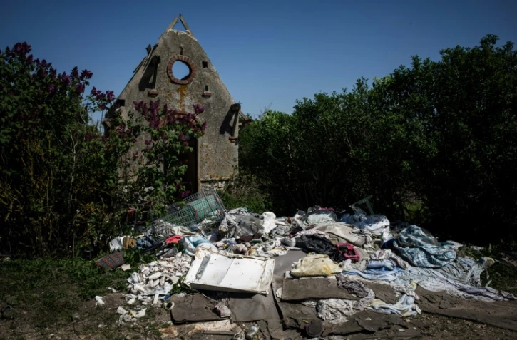 330 hectares à Carrières-sous-Poissy dans les Yvelines sont recouvert d'une "mer de déchets": plus de 7.000 tonnes, le 20 avril 2018