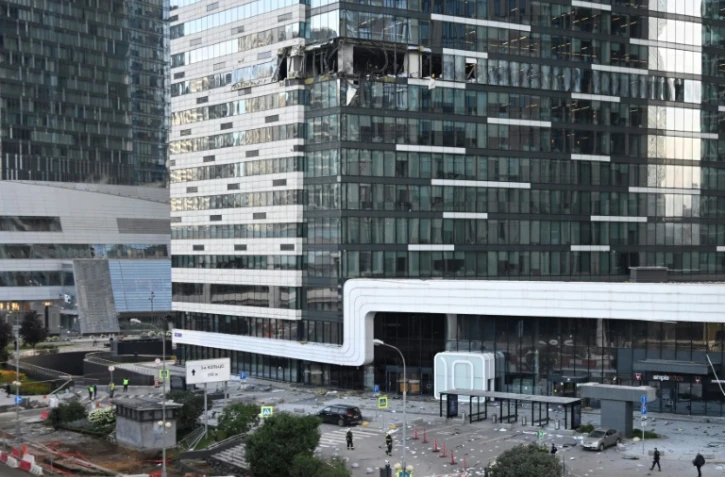 Vue d'un immeuble de bureaux endommagé du Centre d'affaires international de Moscou (Moskva City à la suite d'une attaque de drones le 30 juillet 2023