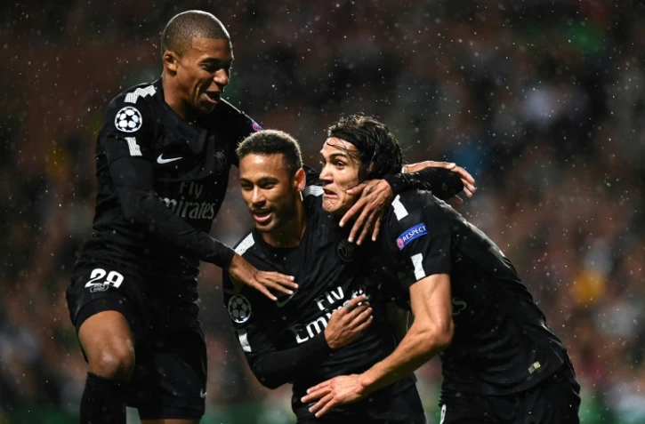 Kylian Mbappé (g), Neymar (c) et Edinson Cavani après l'ouverture du score par le PSG face au Celtic Glasgow, en C1, le 12 septembre 2017 à Glasgow