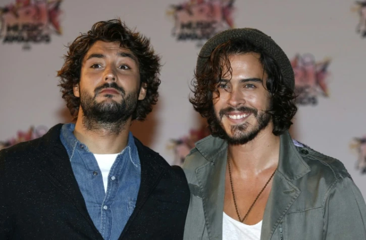 Le duo des Frero Delavega, Jérémy Frerot (à gauche) et Florian Delavega au Palais des Festivals de Cannes le 7 novembre 2015