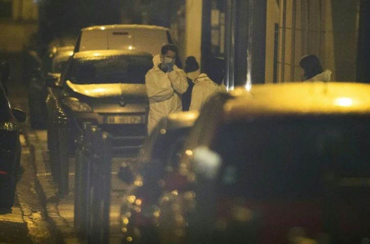 Des enquêteurs de la police scientifique accompagnent une opération de police, le 25 mars 2016 à Argenteuil