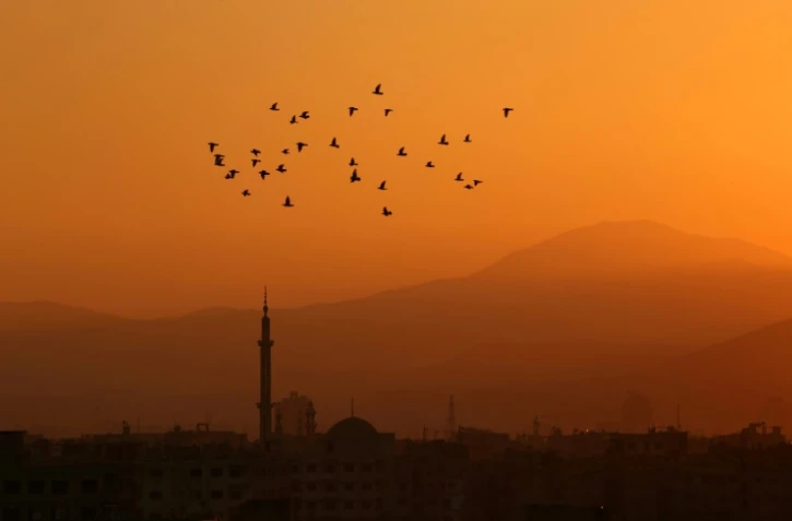 Coucher de soleil à Arbin, le 7 mars 2017 dans la région de la Ghouta orientale, à l'est de Damas