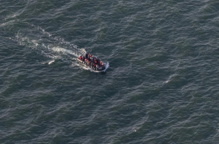 Un nourrisson est décédé jeudi soir au large de Wissant (Pas-de-Calais) dans le naufrage d'une embarcation surchargée de personnes tentant de rejoindre clandestinement l'Angleterre