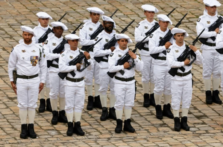Des membres du 7e bataillon de chasseurs alpins dans la cour des Invalides le 29 septembre 2021 à Paris pour l'hommage national au caporal-chef français Maxime Blasco, tué en opération au Mali