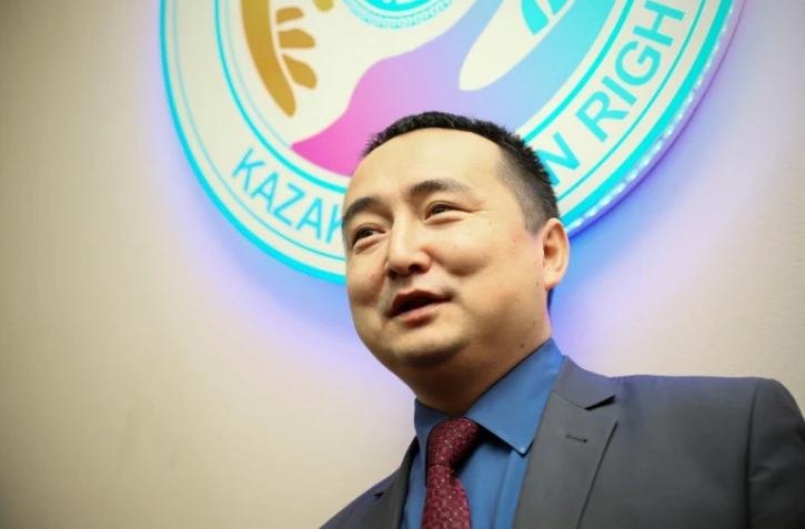 Le militant kazakh des droits de l'homme Serikjan Bilash dans les locaux de son mouvement de défense des droits des minorités Ata-Jurt à Almaty, le 21 janvier 2019