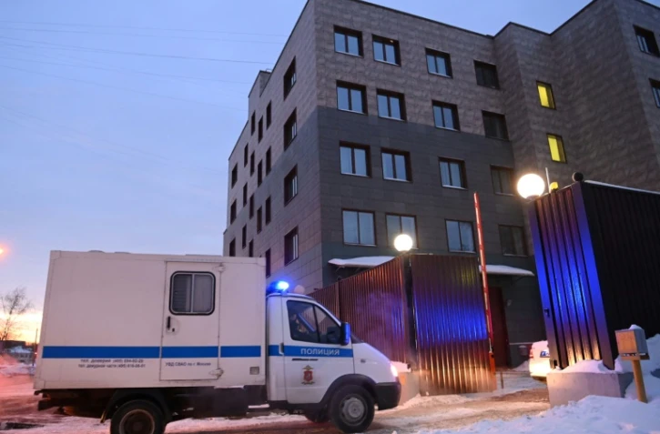 Un fourgon de police transporte l'opposant russe Alexeï Navalny, le 20 février 2021 à Moscou