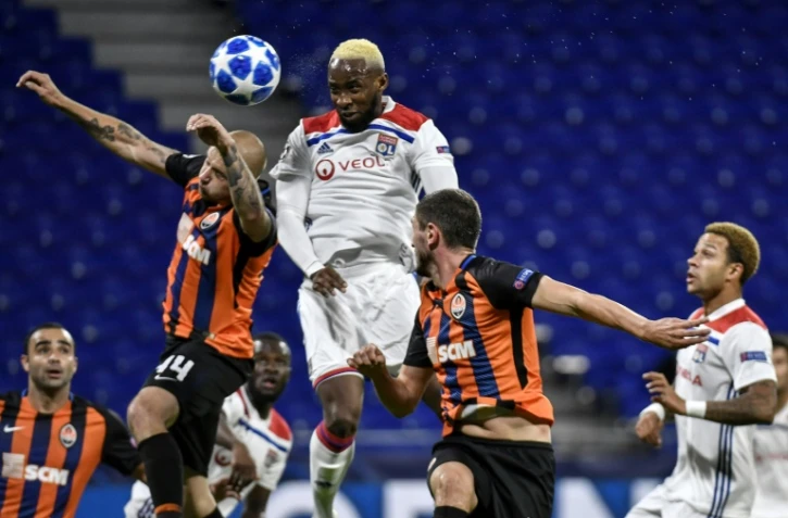 L'attaquant de Lyon Moussa Dembélé (c) inscrit un but contre Shakhtar Donetsk en Ligue des champions, le 2 octobre 2018 à Décines-Charpieu