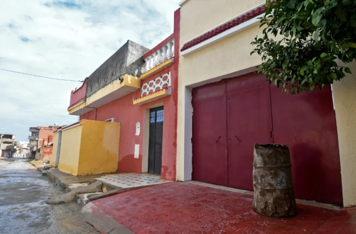 La maison à Zarzouna, en Tunisie, où habite la famille d'Ahmed Hanachi, désigné comme le meurtrier de deux jeunes cousines à Marseille, le 4 octobre 2017