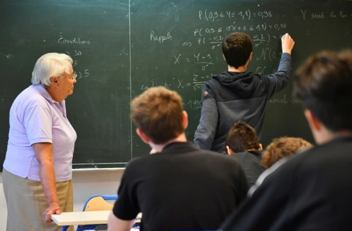Le rapport préconise d'intégrer dès 2018 un volume d'enseignements dédié aux disciplines fondamentales, dont les mathématiques, à la formation initiale des instituteurs (photo d'illustration)