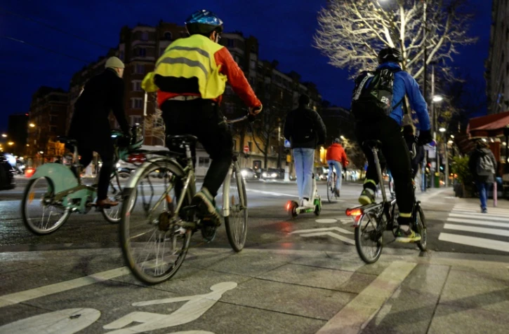 Des cyclistes à Paris en décembre 2019