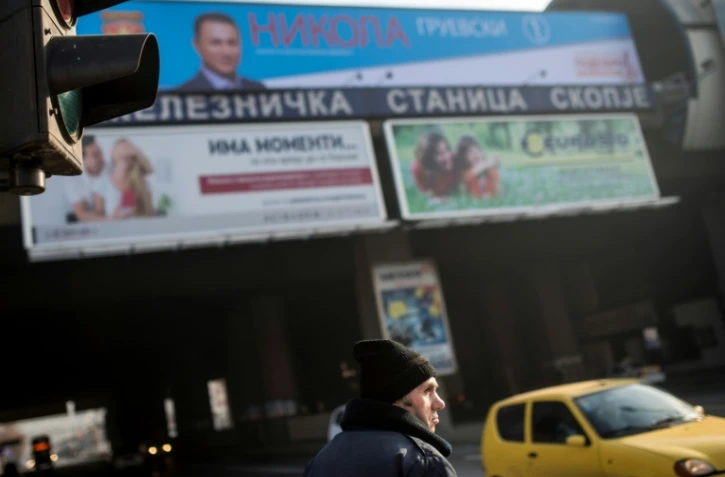 Affiches électorales du parti macédonien au pouvoir la droite nationaliste VMRO-DPMNE, à Skopje, le 10 décembre 2016