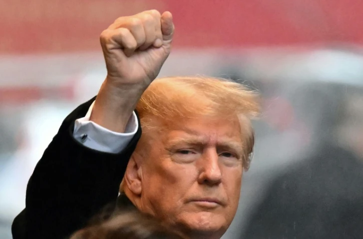 Donald Trump quitte la Trump Tower de Manhattan le 25 janvier 2024 pour se rendre au tribunal fédéral de New York