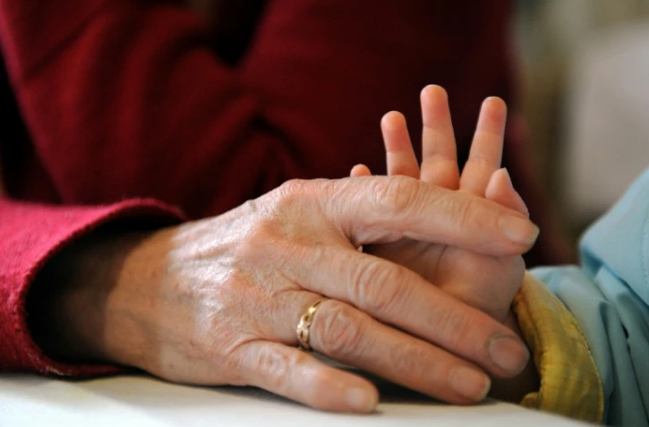 Sorties d'école, vacances scolaires, mercredis: sept jeunes enfants sur dix sont gardés par un membre de leur famille, majoritairement un grand-parent