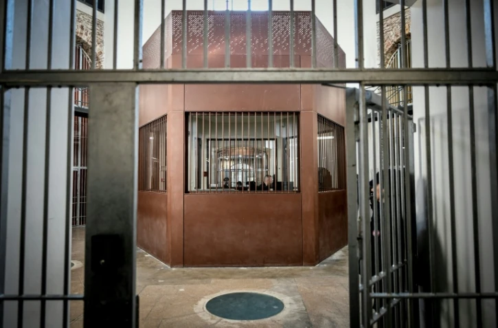 Un gardien à la prison de la Santé à Paris, le 12 avril 2019