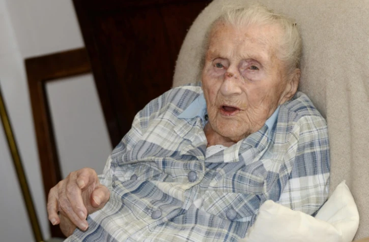 Elisabeth Collot, 113 ans, la nouvelle doyenne des Français chez elle à Echirolles, le 4 juillet 2016