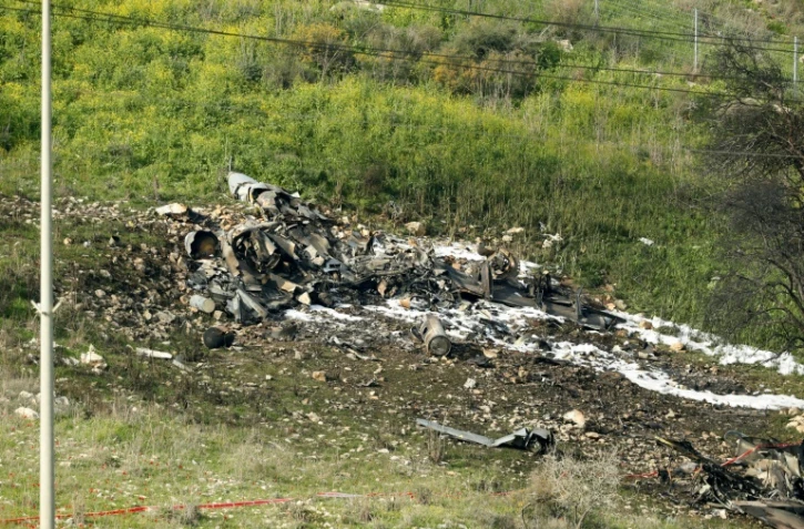 Une photo montrant les débris d'un avion de combat F16 israélien qui s'est écrasé en Israël après avoir été touché par des tirs syriens lors d'une frappe israélienne en Syrie, le 10 février 2018