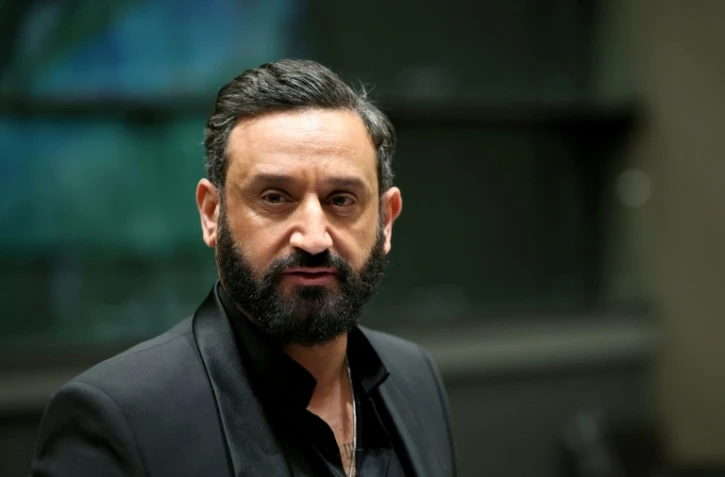 A trois mois de la fin programmée de sa fréquence, C8, la chaîne de l'animateur controversé Cyril Hanouna, monte au front devant la justice pour contester la décision du régulateur de l'audiovisuel