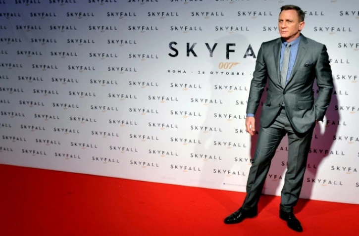 Daniel Craig incarnant James Bond pose lors d'une cérémonie à Rome pour la présentation de "Skyfall" le 26 octobre 2012