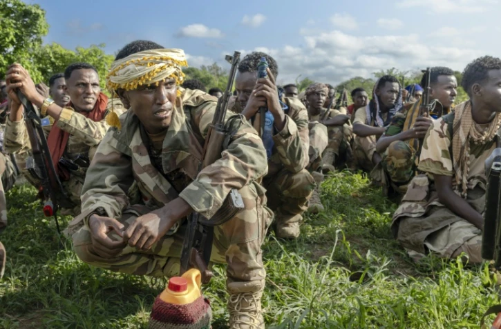 Des soldats de l'armée nationale de Somalie (SNA) à Awdheegle, une des localités récemment reprises aux rebelles islamistes shebab, le 11 novembre 2025