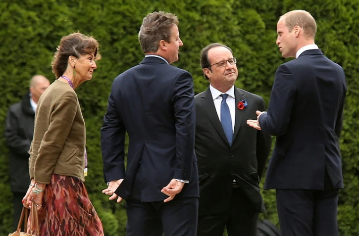 Le président François Hollande entre le Premier ministre britannique David Cameron et le prince William à Thiepval(Somme), le 1er juillet 2016