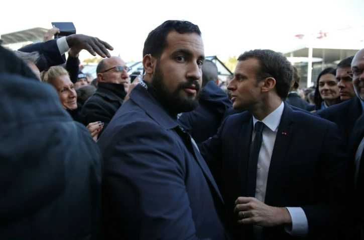 Alexandre Benalla (G) et Emmanuel Macron au salon de l'Agriculture Porte de Versailles, le 24 février 2018