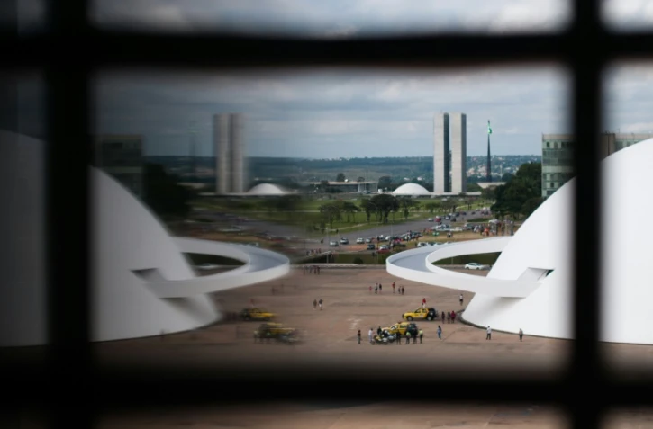 Des manifestants demandent la tenue d'une élection présidentielle sur l'esplanade des Ministères à Brasilia, le 21 mai 2017
