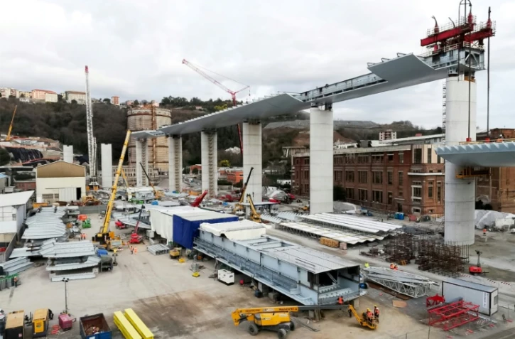 Photo fournie le 13 février 2020 par le Comité pour la reconstruction de Gênes montrant les travaux de reconstruction du pont qui s'était effondré en 2018