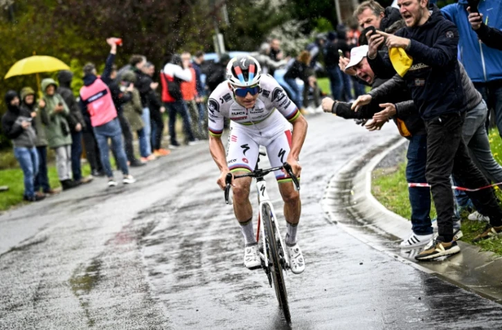 Le coureur belge Remco Evenepoel à l'attaque dans le final de Liège-Bastogne-Liège, le 23 avril 2023