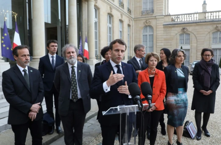 Le président français Emmanuel Macron s'exprime après une rencontre avec les scientifiques de l'EPBES, à l'Elysée le 6 mai 2019