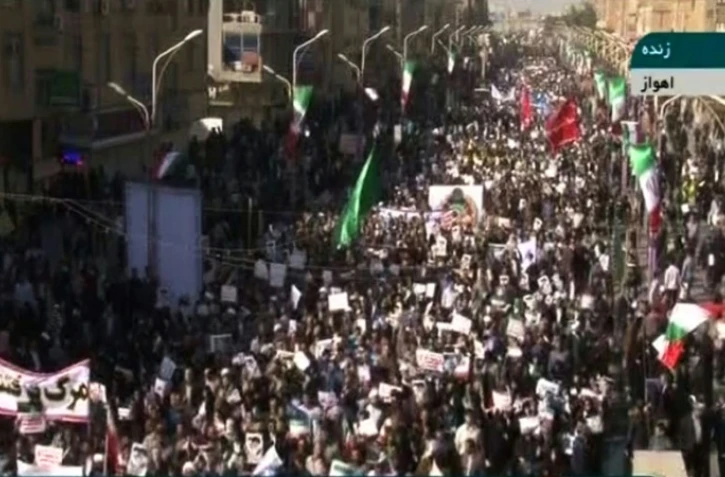 Capture d'écran d'une chaîne de télévision iranienne montrant un rassemblement de soutien au régime, le 3 janvier 2018 dans la ville d'Ahvaz