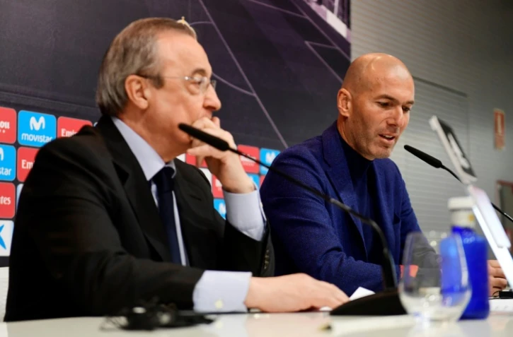 Zinédine Zidane annonçant son départ du Real Madrid, au côté de son président Florentino Perez au centre Valdebebas, le 31 mai 2018