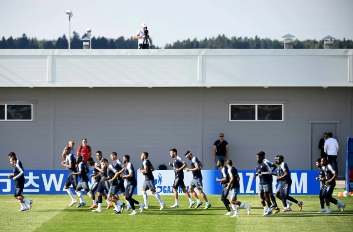 Les Bleus s'entraînent au stade de Glebovets au camp de base ultra-sécurisé d'Istra, à l'ouest de Moscou, le 18 juin 2018