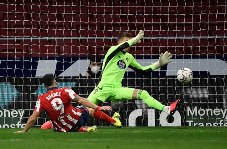 L'attaquant uruguayen de l'Atlético de Madrid, Luis Suarez, marque son second but lors du match de Liga contre le Celta Vigo, à Madrid, le 8 février 2021