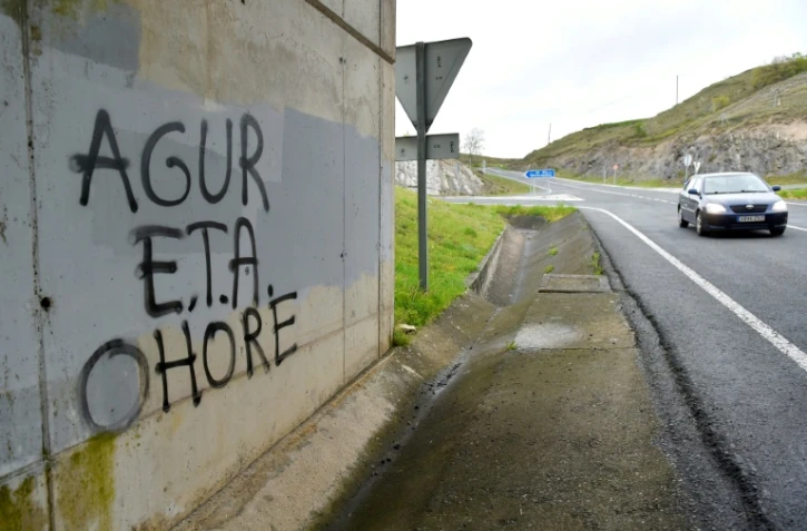 "Au revoir ETA, ce fut un honneur", salue un graffiti dessiné sous un pont du Pays basque espagnol en pleine dissolution de ce groupe séparatiste, le 3 mai 2018