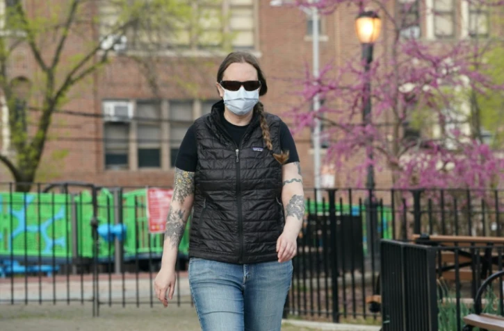 L'infirmière Martha Philipps, qui a travaillé en Afrique contre le virus Ebola, lutte contre le coronavirus, le 1er mai 2020 à New York