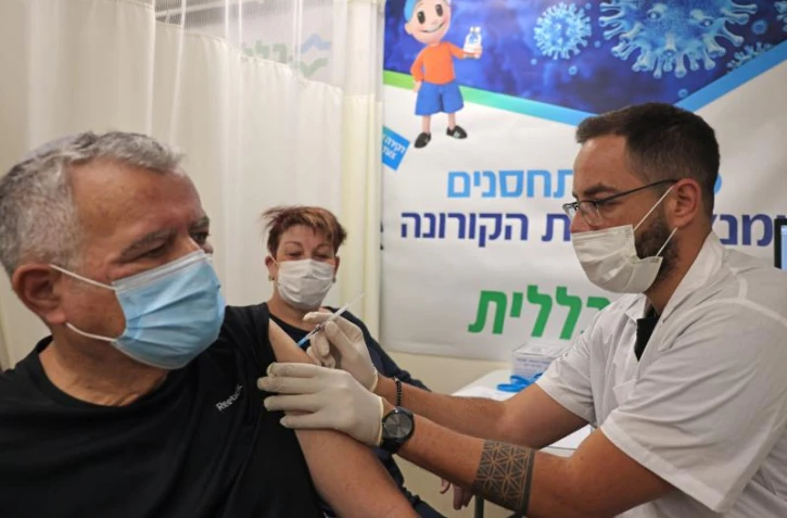   Non, ce docteur israélien ne met pas en garde contre la vaccination