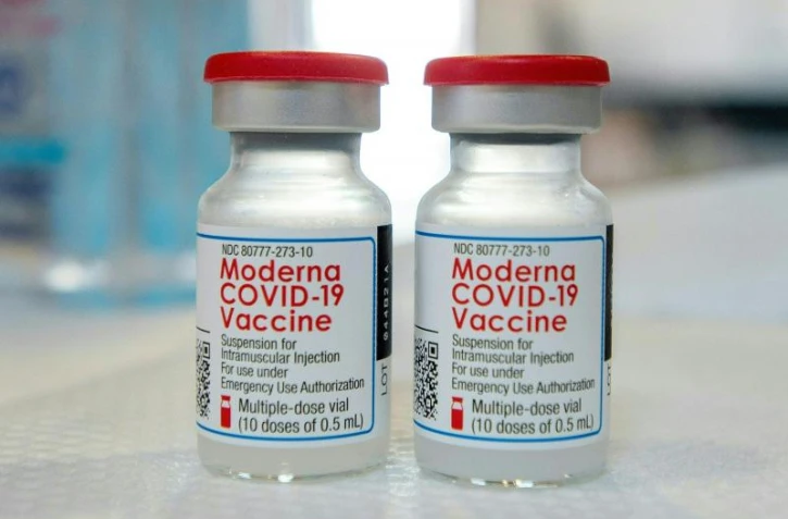   Attention à ces images qui prétendent montrer au microscope d'inquiétants "objets vivants" dans les vaccins