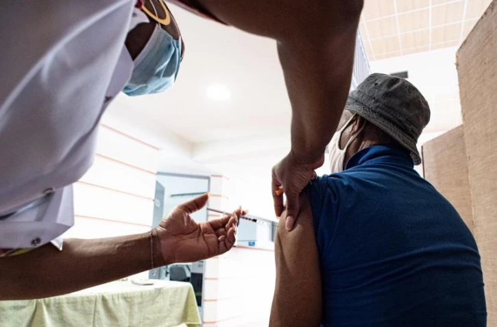   Attention à ces publications affirmant que la vaccination anti-Covid pourrait causer des infections au VIH