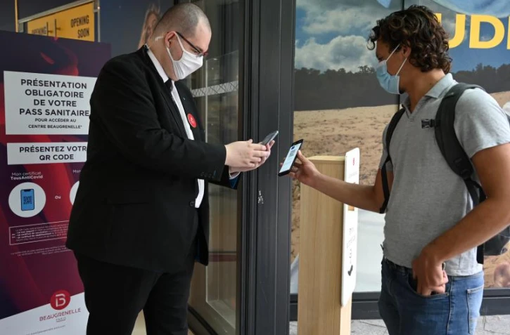   Non, la possibilité de recourir au pass sanitaire n'a pas pris fin le 15 novembre