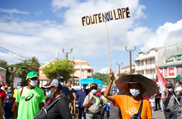   Non, un document officiel ne demande pas aux soignants guadeloupéens d'utiliser des vaccins périmés contre le Covid