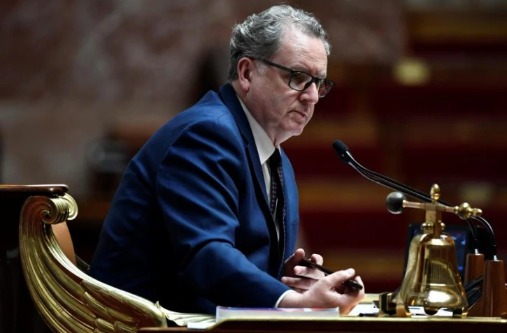   Non, la règle des 500 parrainages pour la présidentielle ne figure pas dans la Constitution