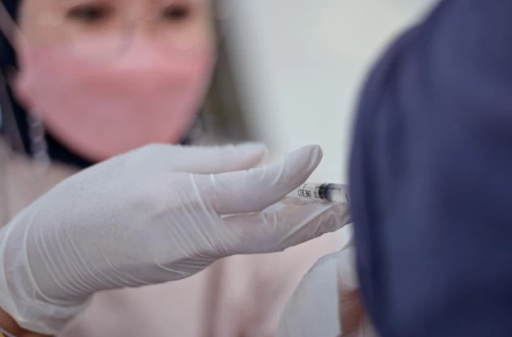   Non, la protéine "spike" induite par les vaccins anti-Covid n'est pas sexuellement transmissible