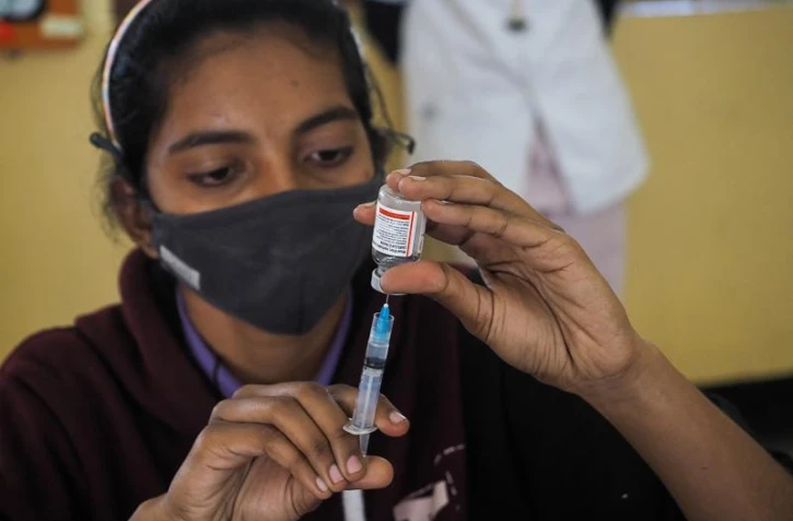   Non, les vaccins Covid ne provoquent pas le sida