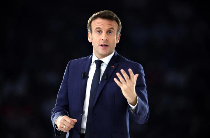   Apprentissage dès 12 ans : vraie proposition de Macron ou "fake news" de Mélenchon ?