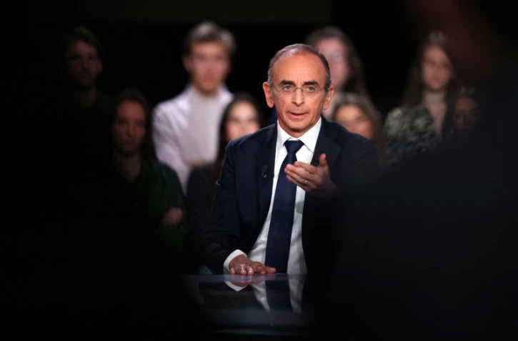   Une carte de 540 euros donnée aux demandeurs d'asile ? Attention à cette affirmation trompeuse d'Eric Zemmour
