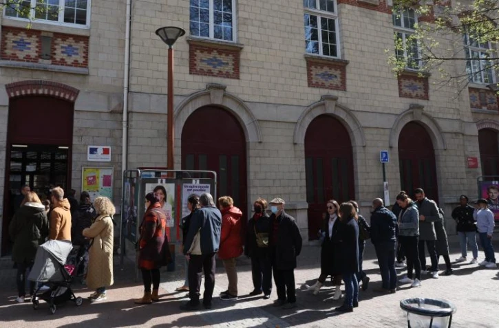   Non, le vote de certains Parisiens après 20 heures n'invalide pas le 1er tour de la présidentielle
