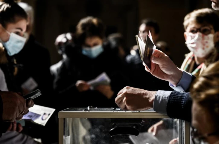   Présidentielle : fermeture des bureaux, résultats, carte d'électeur... Retour sur quelques idées reçues avant le 2nd tour