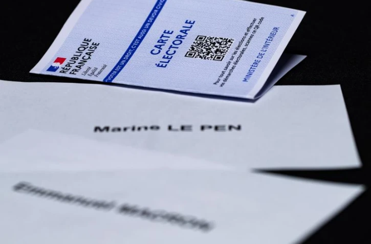   Non, l'élection n'a pas été "truquée" à l'aide de bulletins légèrement déchirés